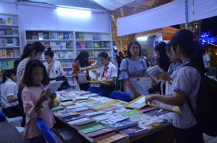 Bà Rịa - Vũng Tàu khai mạc Ngày sách Việt Nam lần thứ VI br vt khai mac ngay sach viet nam lan thu vi