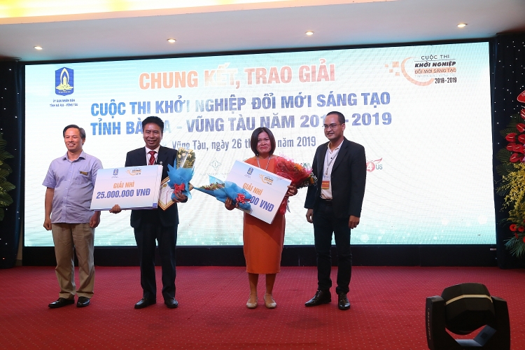 Trao giải cuộc thi "Khởi nghiệp đổi mới sáng tạo" trao giai cuoc thi khoi nghiep doi moi sang tao