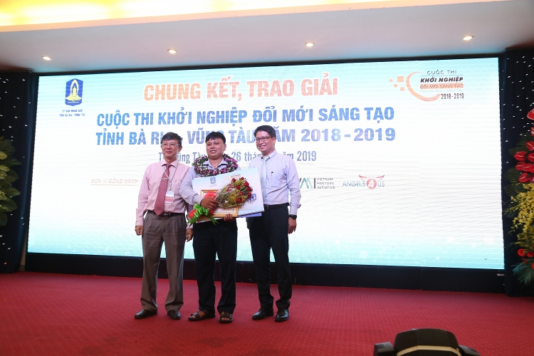 Trao giải cuộc thi "Khởi nghiệp đổi mới sáng tạo" trao giai cuoc thi khoi nghiep doi moi sang tao