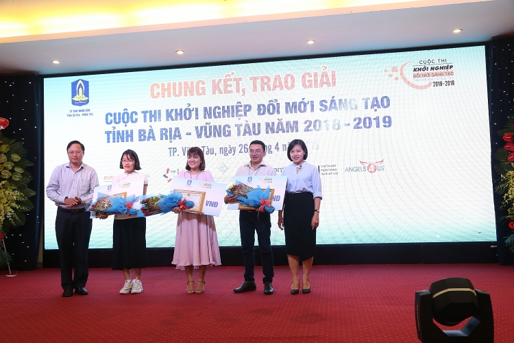 Trao giải cuộc thi "Khởi nghiệp đổi mới sáng tạo" trao giai cuoc thi khoi nghiep doi moi sang tao