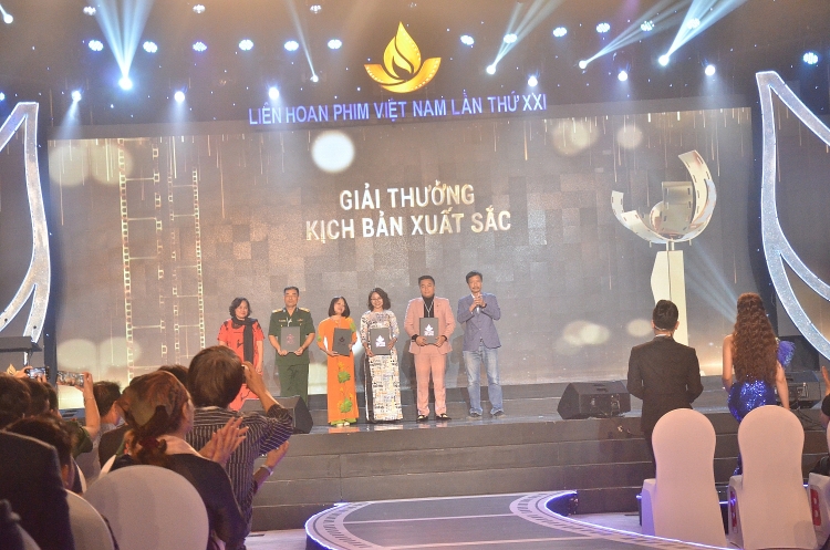 "Song Lang" đạt giải Bông Sen Vàng tại LHP Việt Nam 21 phim song lang dat giai bong sen vang o the loai phim truyen dien anh tai lien hoan phim viet nam lan thu xxi