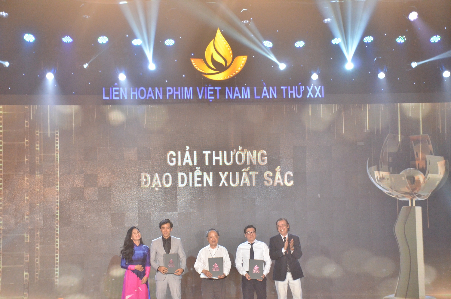 "Song Lang" đạt giải Bông Sen Vàng tại LHP Việt Nam 21 phim song lang dat giai bong sen vang o the loai phim truyen dien anh tai lien hoan phim viet nam lan thu xxi