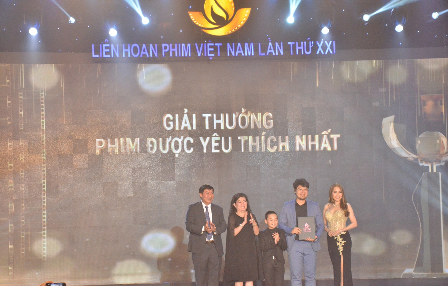"Song Lang" đạt giải Bông Sen Vàng tại LHP Việt Nam 21 phim song lang dat giai bong sen vang o the loai phim truyen dien anh tai lien hoan phim viet nam lan thu xxi
