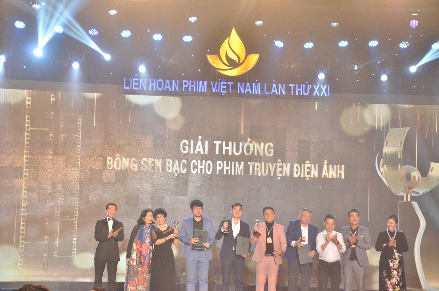 "Song Lang" đạt giải Bông Sen Vàng tại LHP Việt Nam 21 phim song lang dat giai bong sen vang o the loai phim truyen dien anh tai lien hoan phim viet nam lan thu xxi