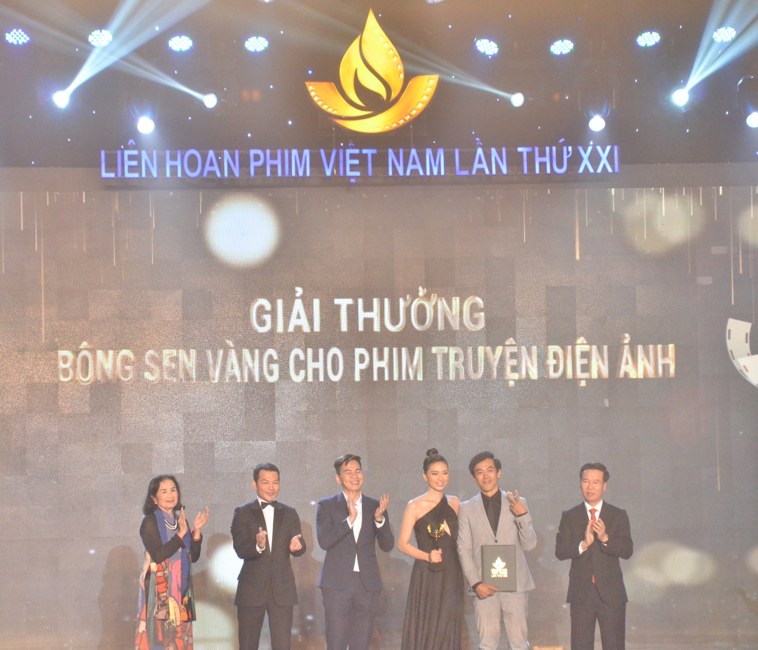 "Song Lang" đạt giải Bông Sen Vàng tại LHP Việt Nam 21 phim song lang dat giai bong sen vang o the loai phim truyen dien anh tai lien hoan phim viet nam lan thu xxi