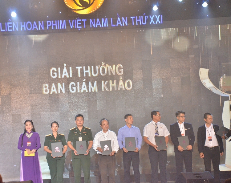 "Song Lang" đạt giải Bông Sen Vàng tại LHP Việt Nam 21 phim song lang dat giai bong sen vang o the loai phim truyen dien anh tai lien hoan phim viet nam lan thu xxi