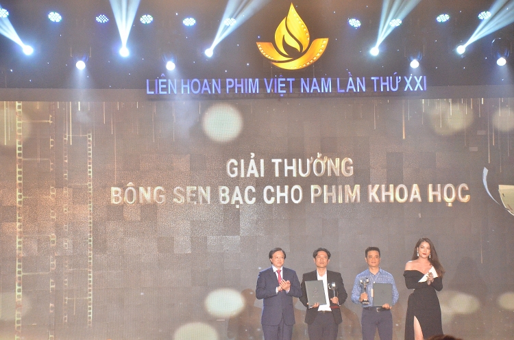 "Song Lang" đạt giải Bông Sen Vàng tại LHP Việt Nam 21 phim song lang dat giai bong sen vang o the loai phim truyen dien anh tai lien hoan phim viet nam lan thu xxi