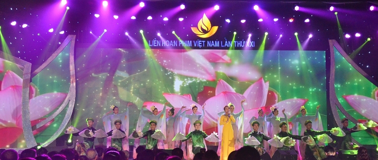 "Song Lang" đạt giải Bông Sen Vàng tại LHP Việt Nam 21 phim song lang dat giai bong sen vang o the loai phim truyen dien anh tai lien hoan phim viet nam lan thu xxi
