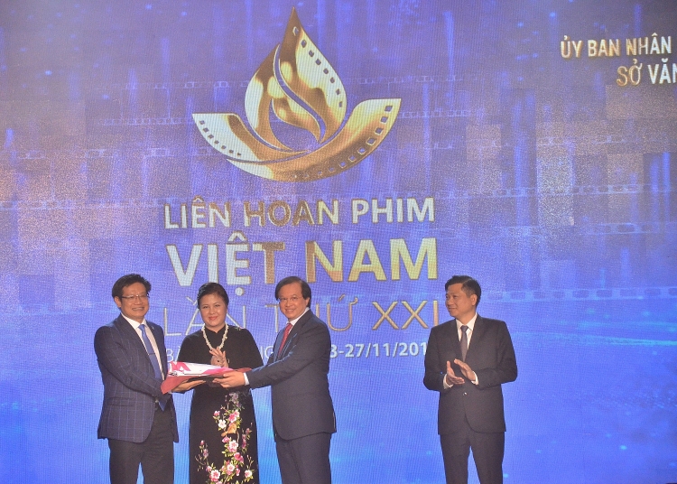 "Song Lang" đạt giải Bông Sen Vàng tại LHP Việt Nam 21 phim song lang dat giai bong sen vang o the loai phim truyen dien anh tai lien hoan phim viet nam lan thu xxi