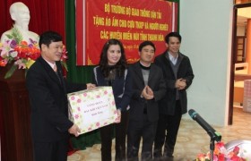 Công đoàn Dầu khí tặng đồng bào vùng cao Thanh Hóa 3.000 áo ấm