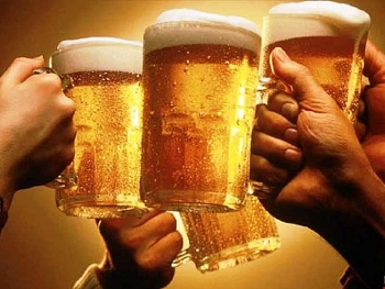 Có thể uống bia để “giải độc” rượu hay không?
