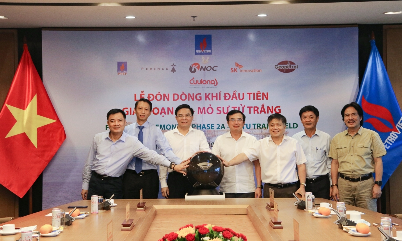 Petrovietnam tổ chức Lễ đón nhận dòng khí đầu tiên Giai đoạn 2A, mỏ Sử Tử Trắng