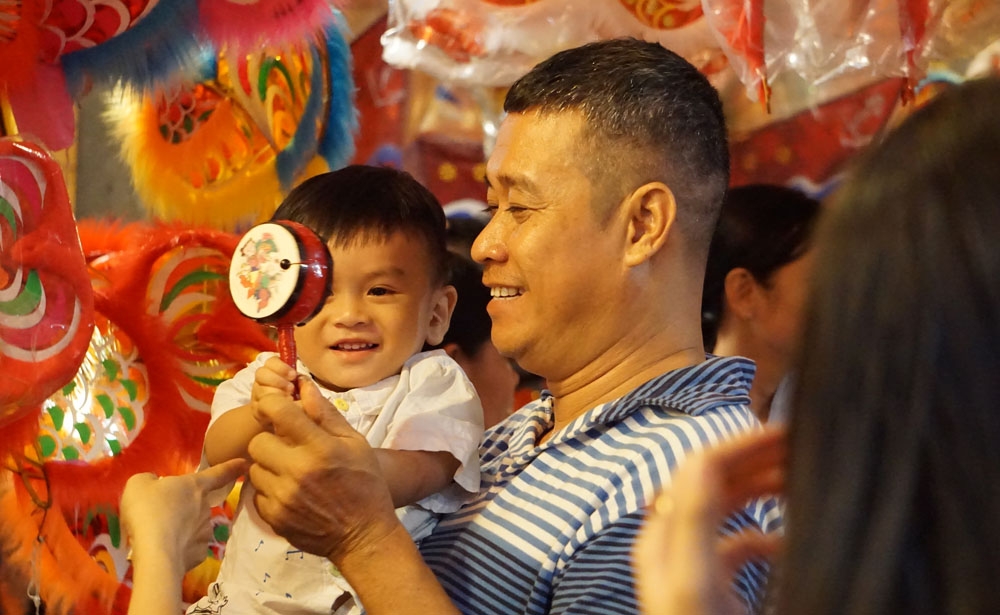 Ngắm Phố lồng đèn rực rỡ mùa Trung thu ngam pho long den ruc ro mua trung thu