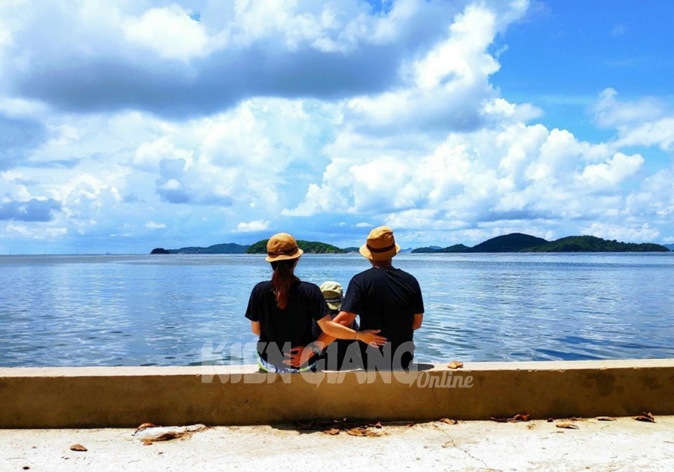 Về Kiên Giang đến nơi có thể đi bộ dưới biển Về Kiên Giang đến nơi có thể đi bộ dưới biển