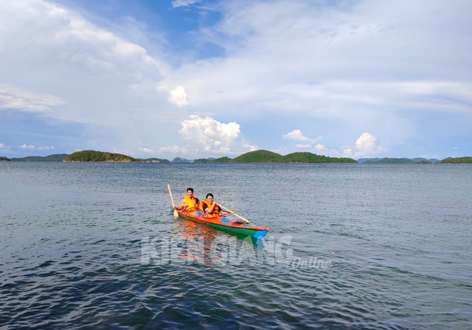 Về Kiên Giang đến nơi có thể đi bộ dưới biển Về Kiên Giang đến nơi có thể đi bộ dưới biển