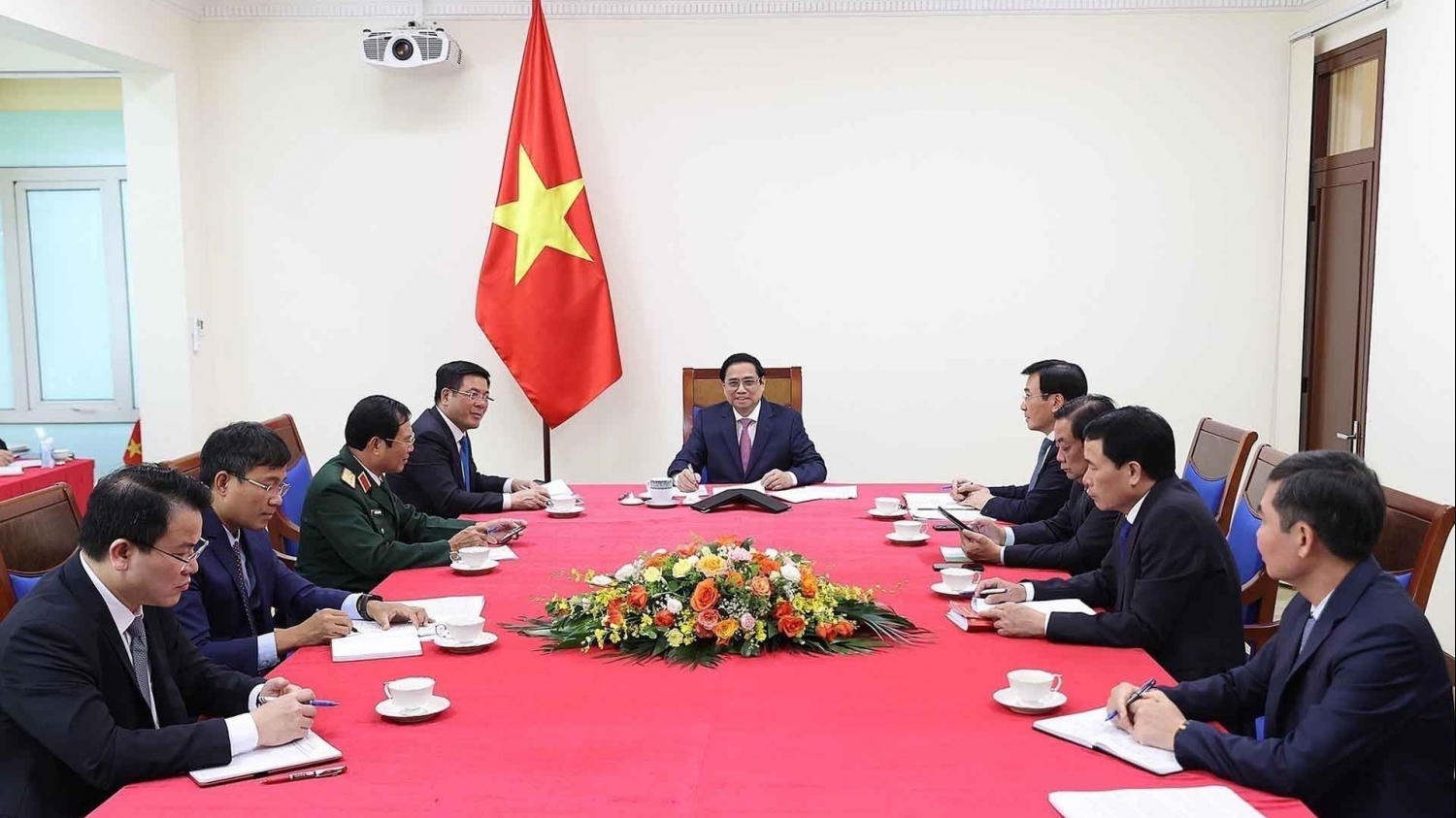 Thủ tướng Phạm Minh Chính điện đàm với Thủ tướng Trung Quốc Lý Khắc Cường