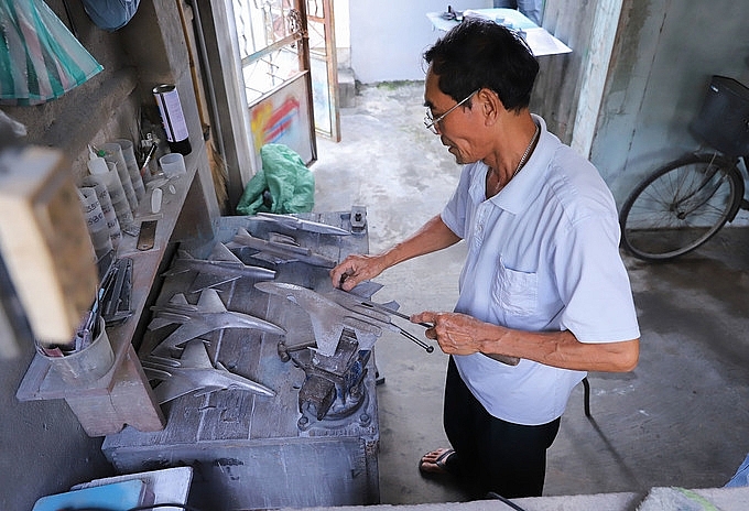Xưởng chế tạo mô hình máy bay chiến đấu của cựu binh xuong che tao mo hinh may bay chien dau cua cuu binh