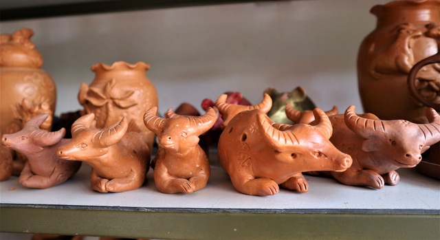 Giáp Tết Tân Sửu, xem nghệ nhân làng gốm Thanh Hà nặn tượng trâu đất - 6 Giáp Tết Tân Sửu, xem nghệ nhân làng gốm Thanh Hà nặn tượng trâu đất - 6