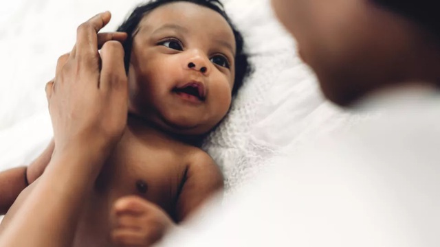 Trẻ sơ sinh có thừa hưởng miễn dịch Covid-19 của mẹ được không? - 1