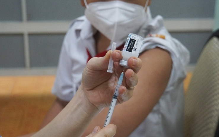 Trẻ 5-11 tuổi mới tiêm vaccine khác có được tiêm phòng Covid-19 ngay?