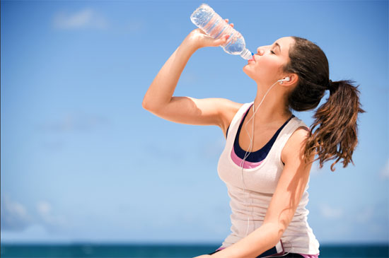 Uống nước đúng cách trong tiết trời nắng nóng