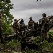 Hé lộ đầu mối điều phối luồng vũ khí chảy vào Ukraine