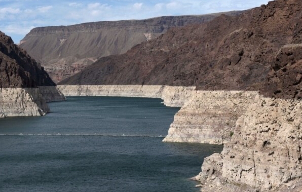 Các dòng sông khô cằn đe dọa việc sản xuất năng lượng sạch