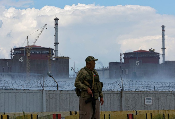 Nhà máy điện hạt nhân lớn nhất châu Âu bị pháo kích, Nga-Ukraine đấu khẩu - 1