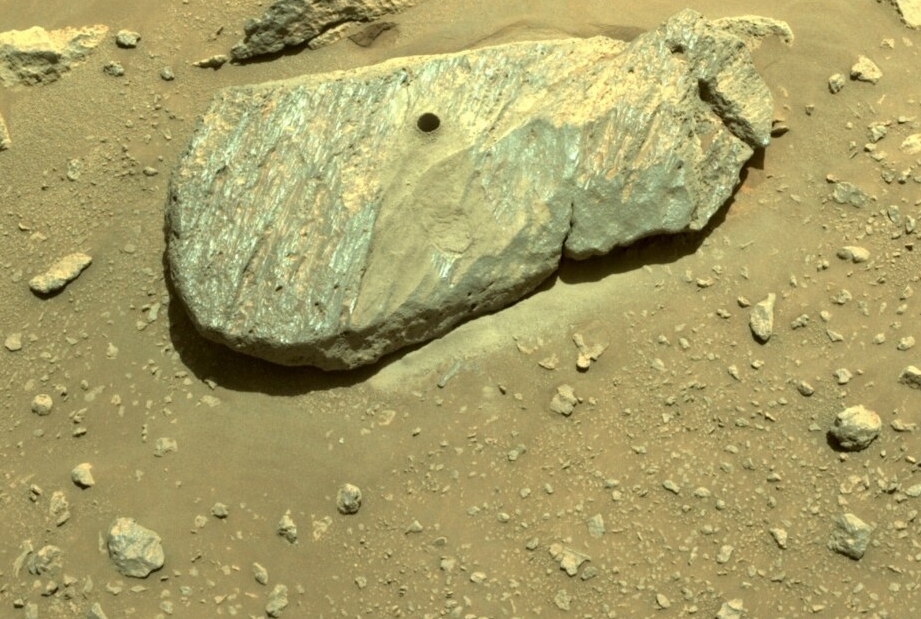 Tàu thám hiểm Perseverance thu thập mẫu vật đầu tiên trên sao Hỏa
