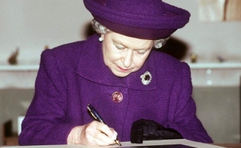 Bức thư của Nữ hoàng không ai được mở cho đến năm 2085