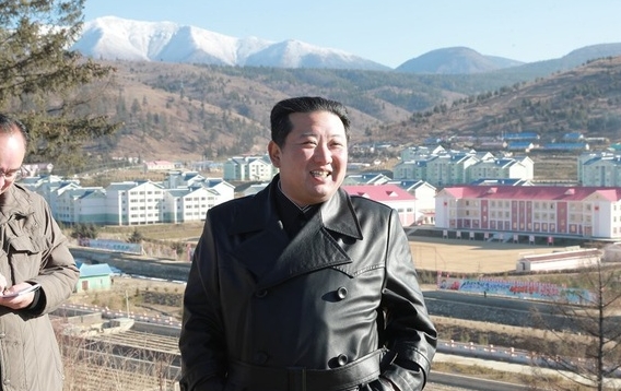 Ông Kim Jong-un tái xuất sau thời gian vắng bóng "bí ẩn"