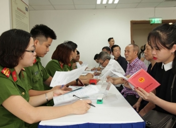 Thu hồi sổ hộ khẩu khi thay đổi thông tin cư trú từ 1/7 - Vimarsana News