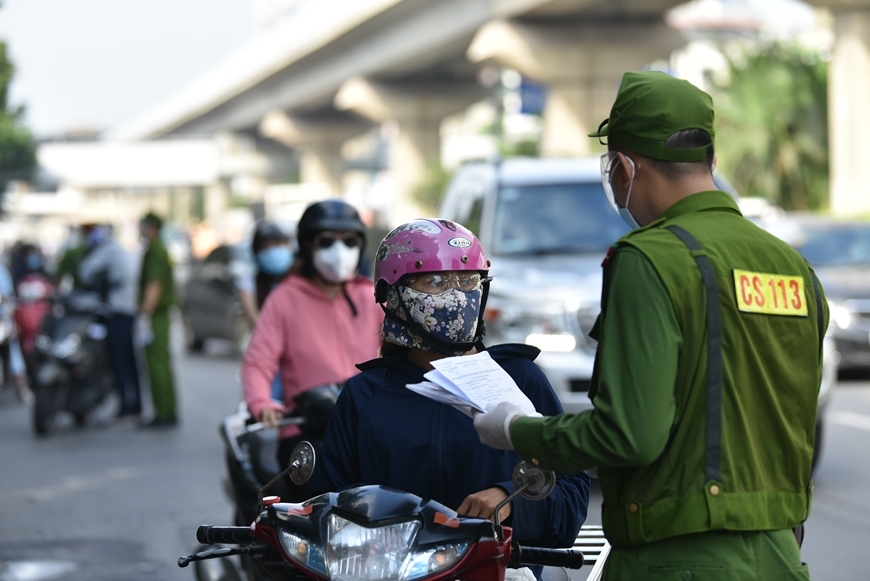 các tổ tổ công tác đặc biệt đã thiết lập các chốt kiểm tra trên nhiều tuyến phố chính của Hà Nội.