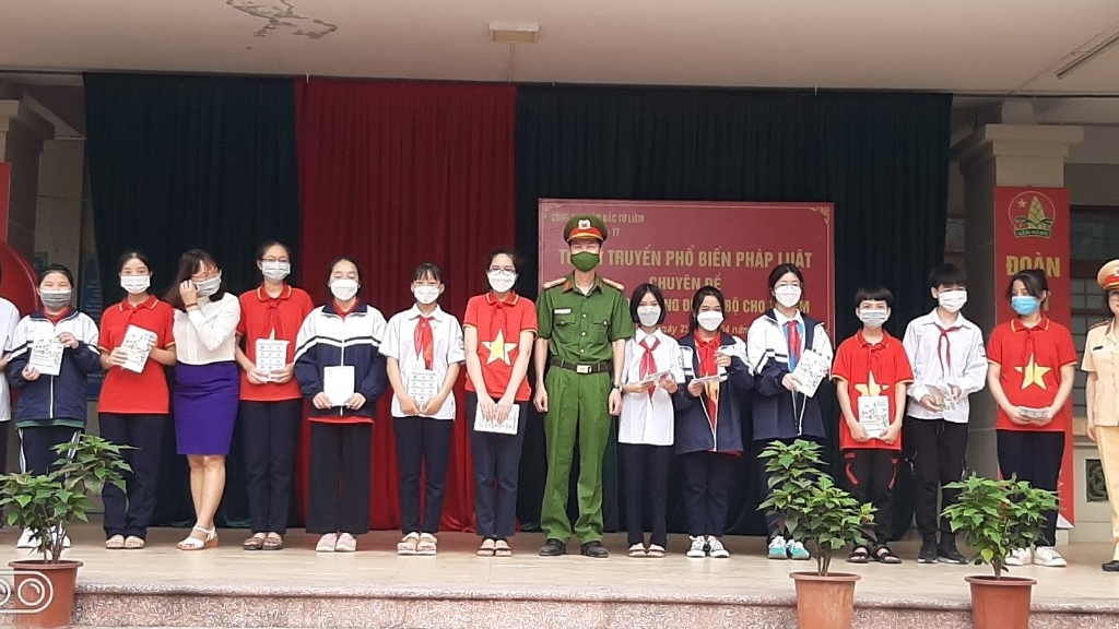 Hà Nội: Công an quận Bắc Từ Liêm đẩy mạnh tuyên truyền Luật An toàn giao thông tại các trường học
