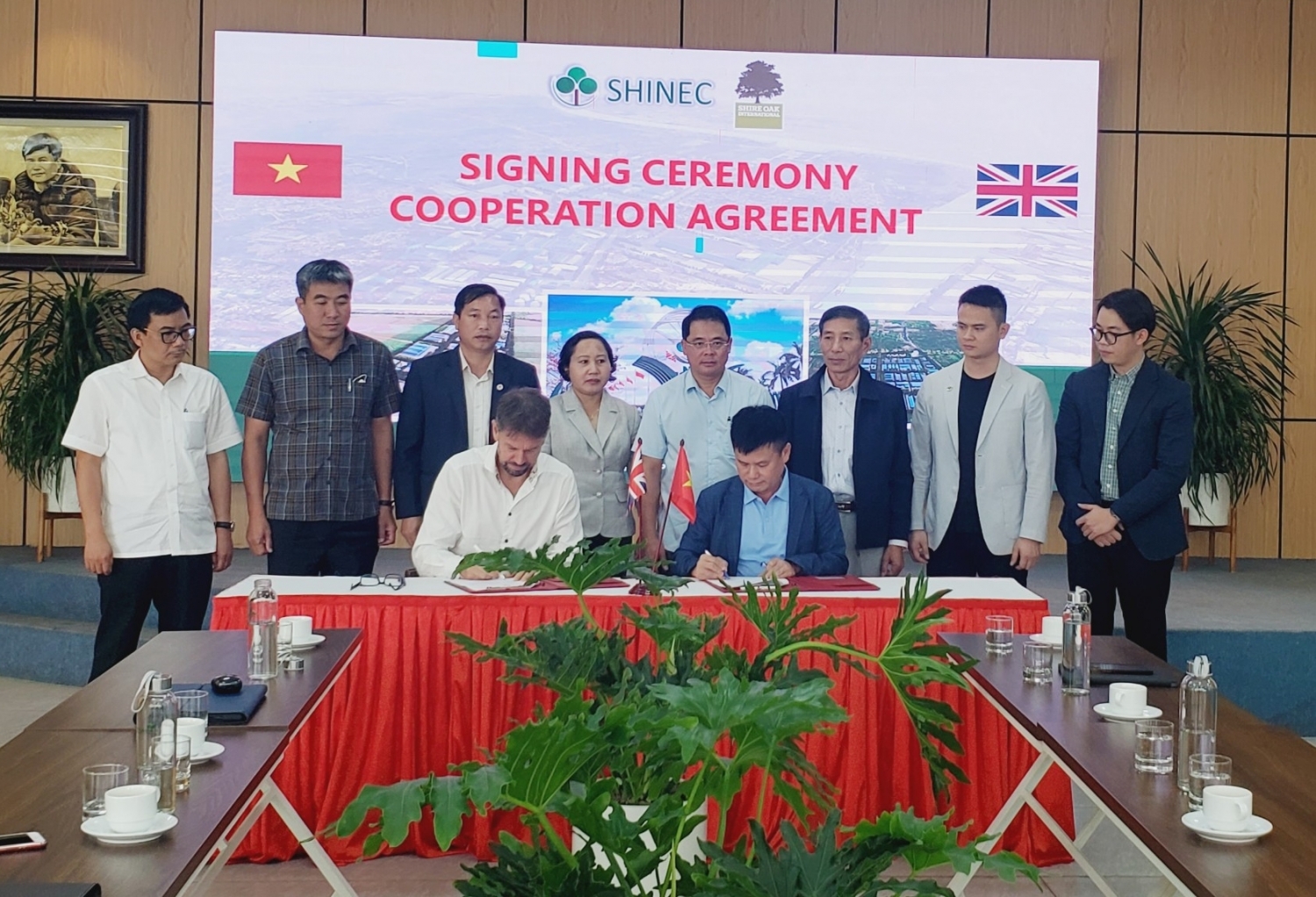 Shinec và Shire Oak International hợp tác phát triển dự án điện mặt trời áp mái thí điểm tại KCN Nam Cầu Kiền