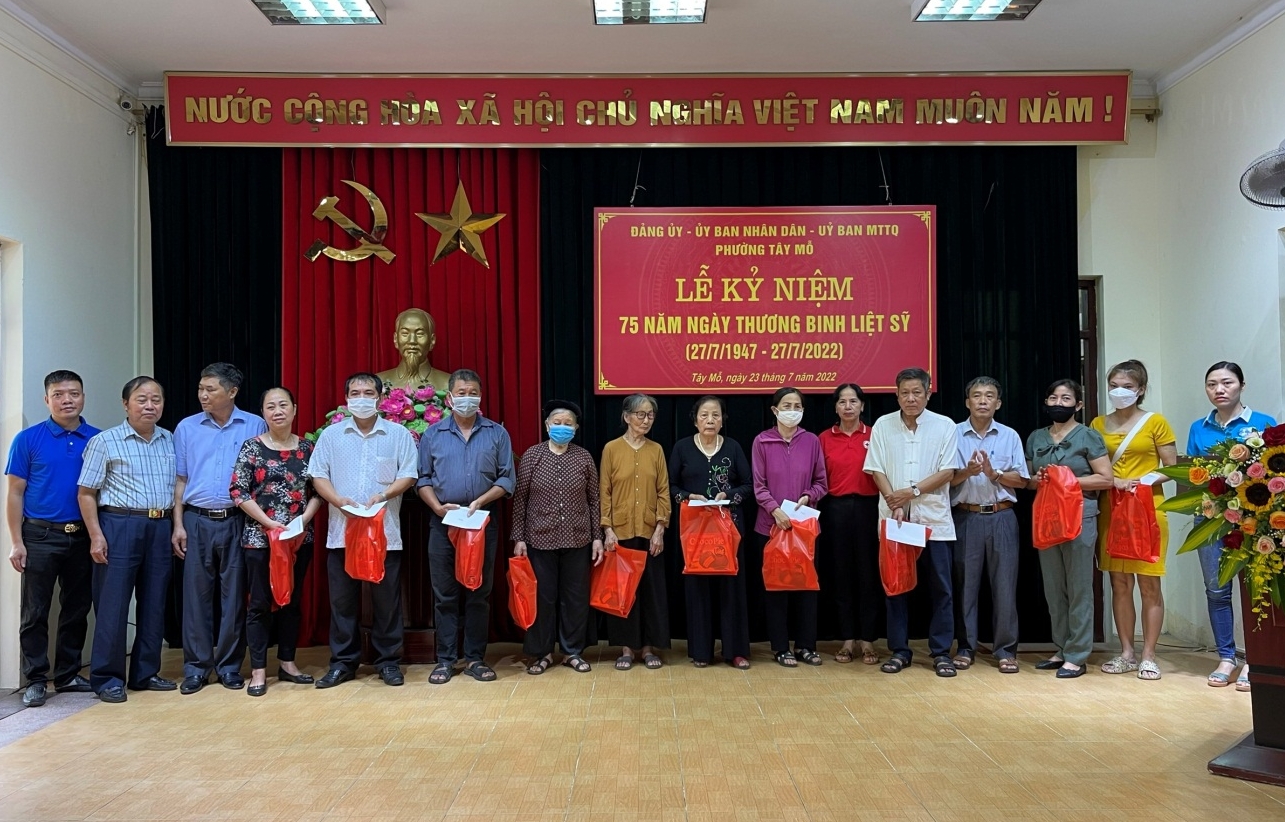 Hà Nội: Phường Tây Mỗ tri ân người có công, gia đình liệt sĩ