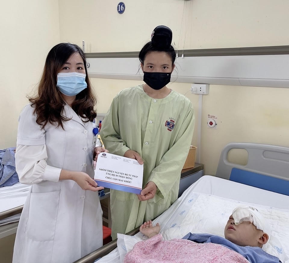 Bệnh viện K phẫu thuật thành công u máu khủng cho cậu bé 8 tuổi người dân tộc Dao