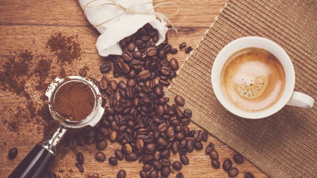 Giá cà phê và tôm nguyên liệu ngược chiều tăng giảm
