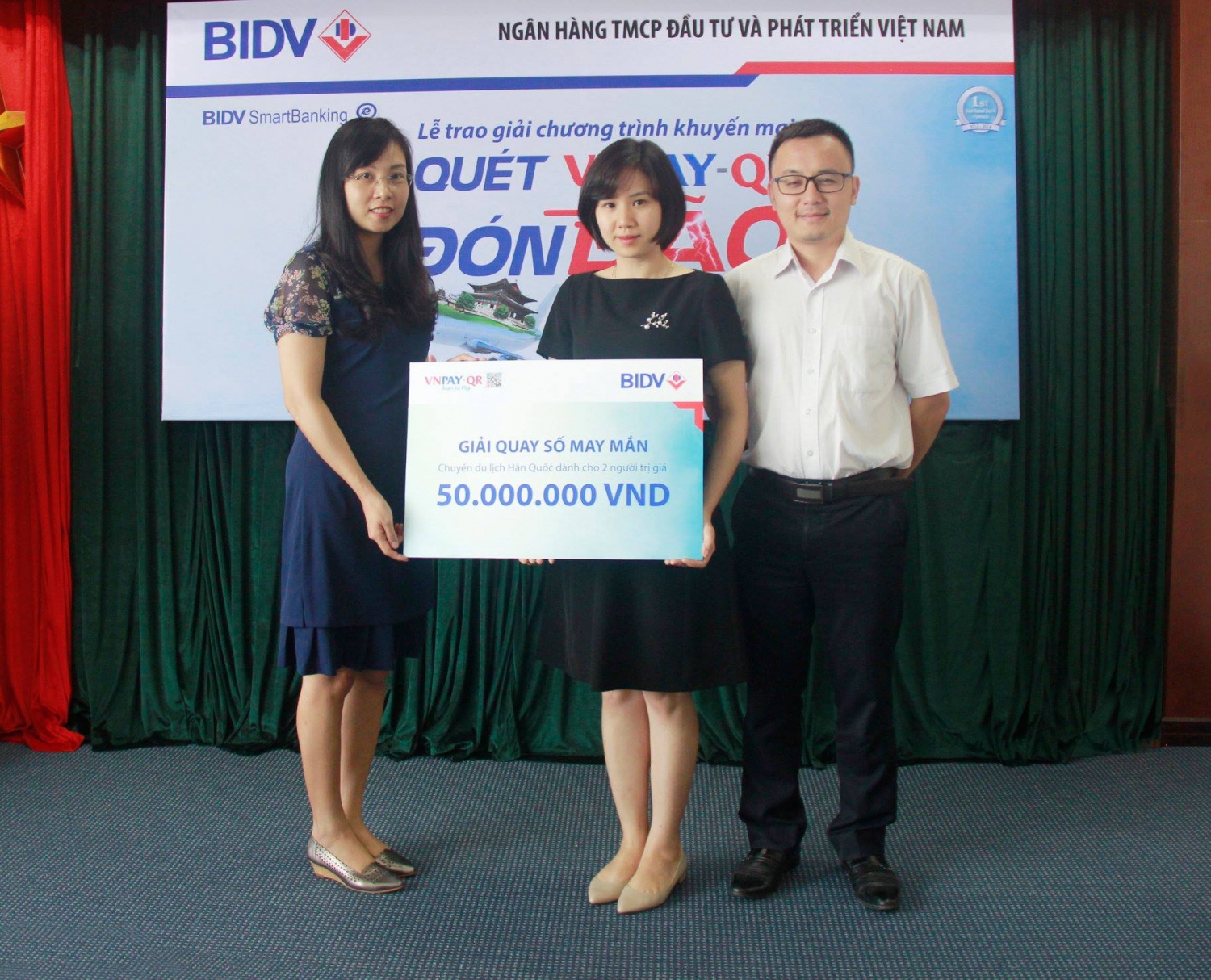 Trao Giải đặc biệt chương trình khuyến mại “Quét VNPAY-QR đón bão quà tặng” vnpay va bidv to chuc trao thuong giai dac biet chuong trinh khuyen mai quet vnpay qr don bao qua tang