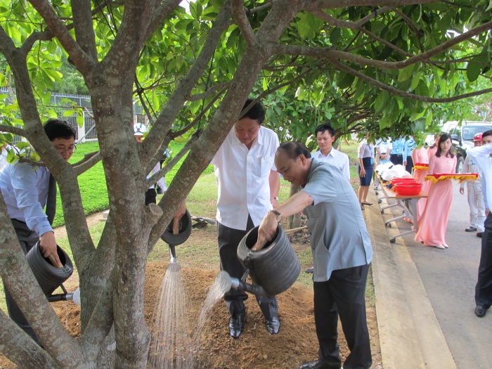 thu tuong nguyen xuan phuc tham va lam viec voi cong ty loc hoa dau binh son