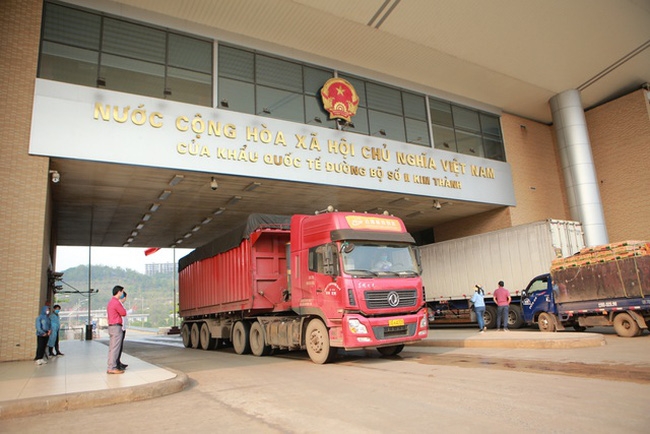 Sau Lạng Sơn, đến lượt Lào Cai dừng tiếp nhận xe chở trái cây tươi xuất sang Trung Quốc Sau Lạng Sơn, đến lượt Lào Cai dừng tiếp nhận xe chở trái cây tươi xuất sang Trung Quốc