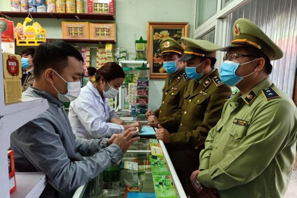 Kiểm tra việc niêm yết giá bán hàng hóa thiết yếu phòng chống COVID-19 Kiểm tra việc niêm yết giá bán hàng hóa thiết yếu phòng chống Covid-19