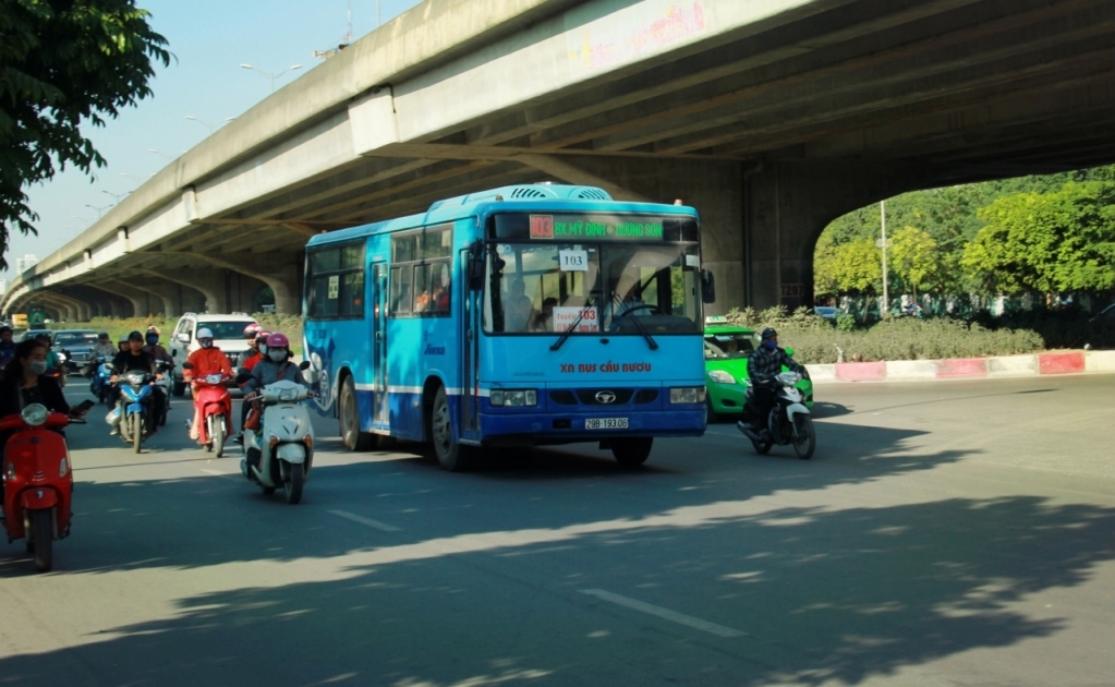 Hà Nội: Xác định gần 100 khách liên quan đến trường hợp F1 đi xe buýt tuyến 103 Hà Nội: Xe buýt, taxi vận hành trở lại như thế nào?