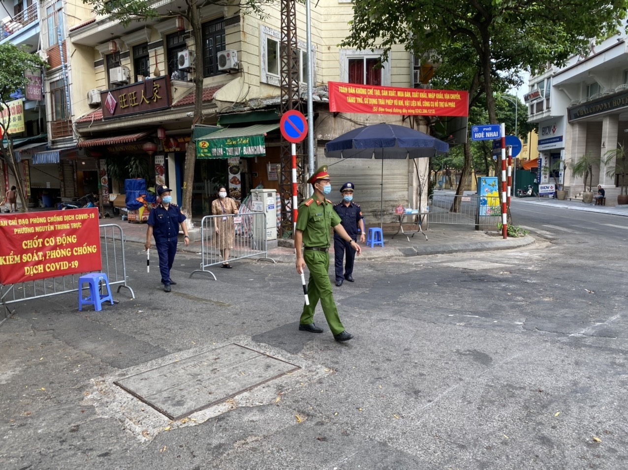 Hà Nội: Quận Ba Đình lập thêm 10 chốt kiểm soát dịch COVID-19 Hà Nội: Hơn 87 tỷ đồng động viên các tổ chức, cá nhân làm nhiệm vụ chống dịch