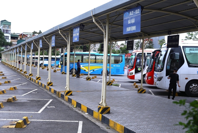 Vận tải hành khách liên tỉnh: Người dân thận trọng, bến xe vắng khách Vận tải hành khách liên tỉnh: Người dân thận trọng, bến xe vắng khách