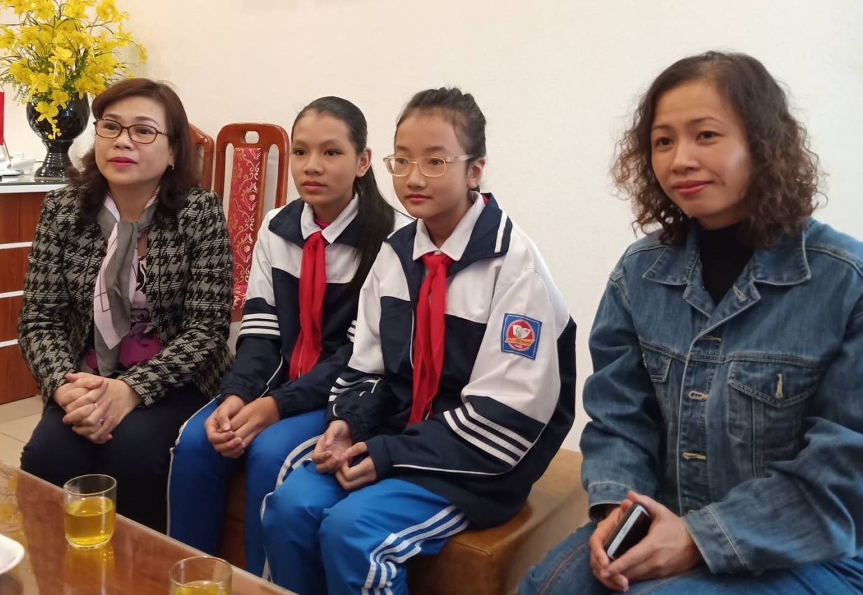 ha noi hoc sinh lop 6 nop cho cong an chiec vi co 20 trieu dong