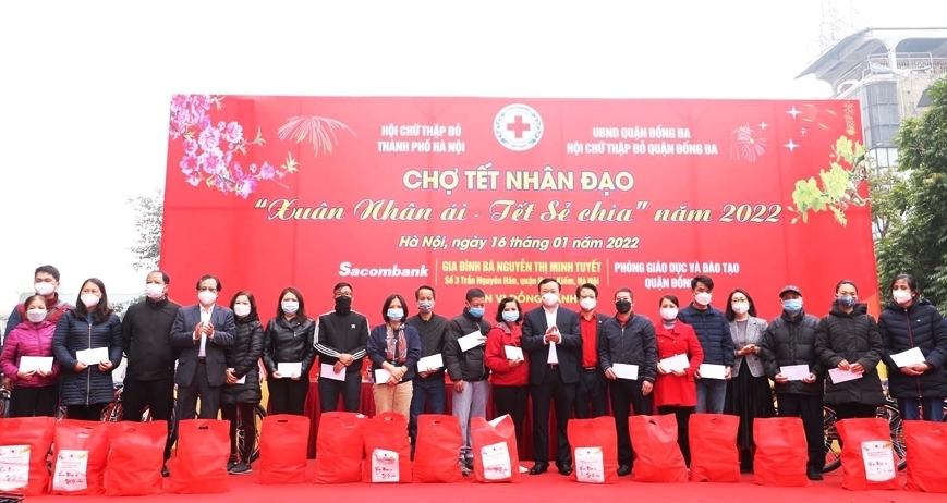 Ấm áp chợ Nhân đạo “Xuân nhân ái - Tết sẻ chia” năm 2022 Ấm áp chợ Nhân đạo “Xuân nhân ái - Tết sẻ chia” năm 2022