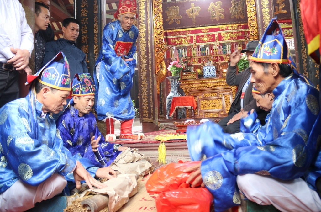 Ngày hội kéo lửa thổi cơm thi làng Thị Cấm ngay hoi keo lua thoi com thi lang thi cam