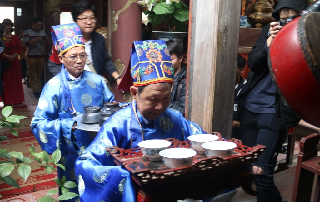Ngày hội kéo lửa thổi cơm thi làng Thị Cấm ngay hoi keo lua thoi com thi lang thi cam