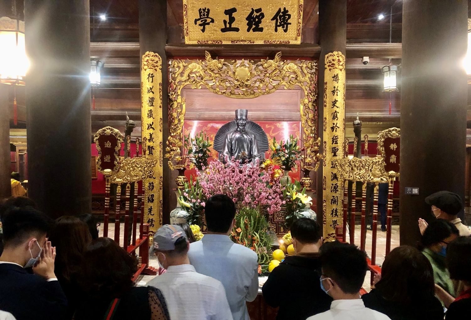 Mùng 2 Tết, Văn Miếu - Quốc Tử Giám nhộn nhịp người xin chữ Mùng 2 Tết, Văn Miếu - Quốc Tử Giám nhộn nhịp người xin chữ